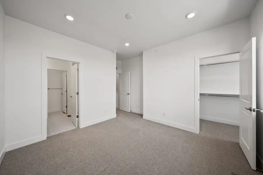 Spacious, unfurnished interior of a new home in Berkeley Villas, Denver (Image 25).