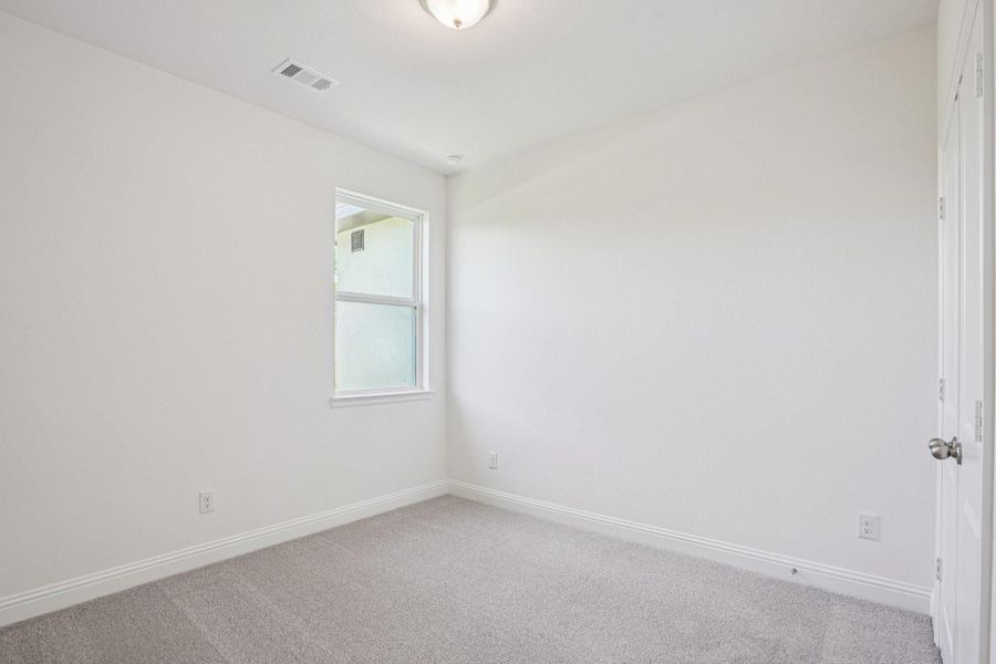 Spacious, unfurnished interior of a new home in Sienna 40', Missouri City (Image 16).