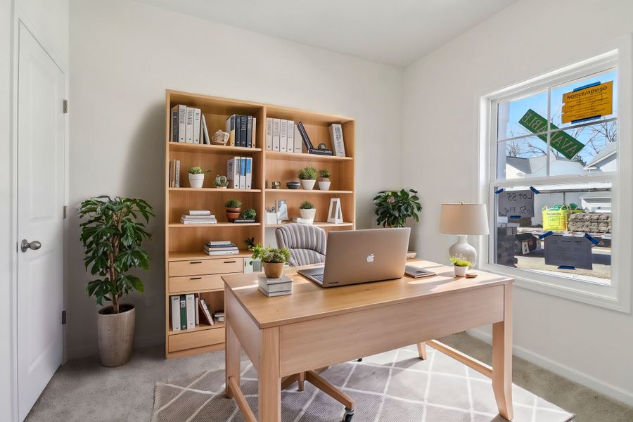 Representative furnished interior of a home built from the Bradley II by Great Southern Homes in Lynbrook, Boiling Springs (Image 50).