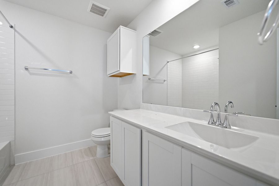 Furnished interior view inside a new home in Bay Creek, Baytown (Image 15).