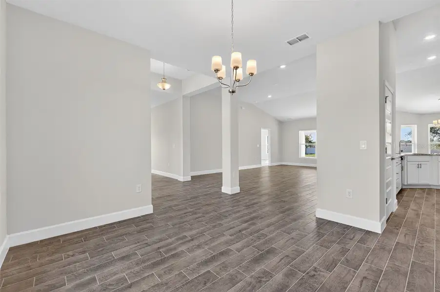 Spacious, unfurnished interior of a new home in Hill Country Estates, Dade City (Image 14).