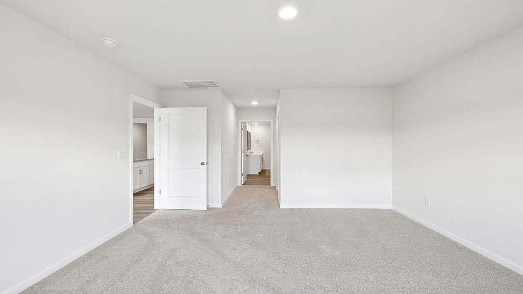 Spacious, unfurnished interior of a new home in Cascade Point, Seneca (Image 26).