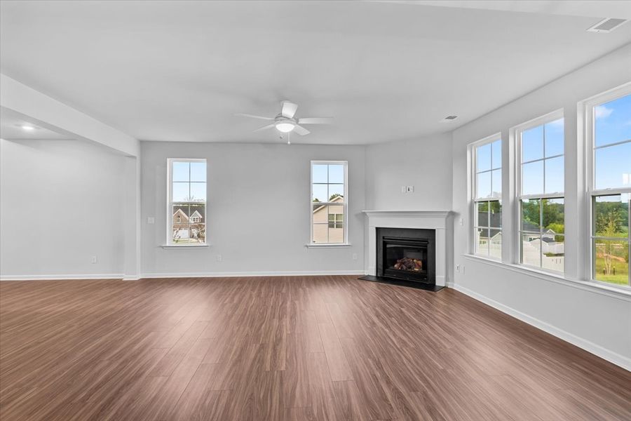 Spacious, unfurnished interior of a new home in Fieldstone, Lexington (Image 22).