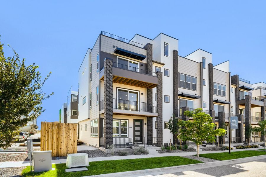 Condo located in Denver, CO showcasing its design and architecture (Image 3). Condo located in Denver, CO showcasing its design and architecture (Image 3).