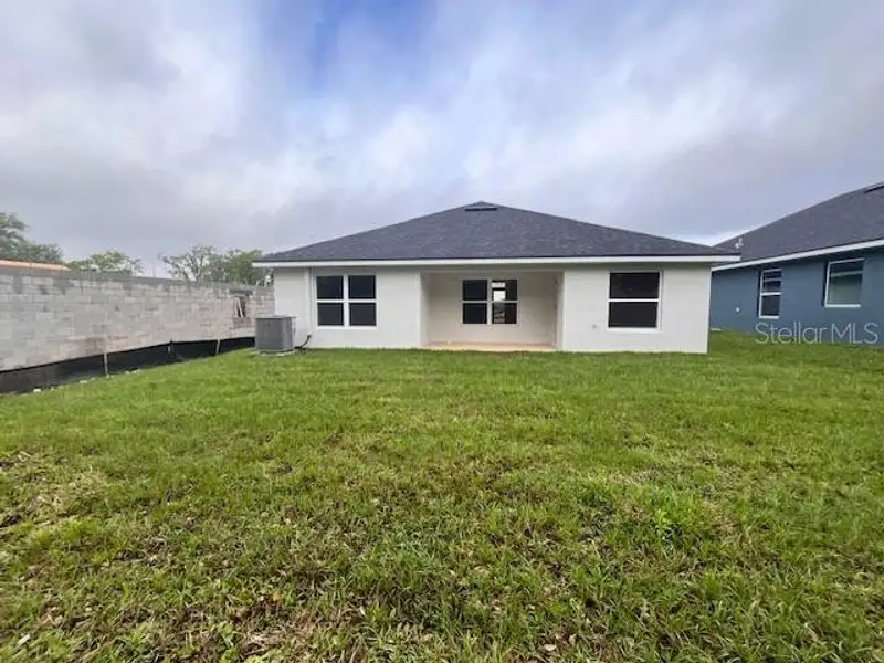 Exterior details and patio area of a home in Abbey Glen, Dade City (Image 4). Exterior details and patio area of a home in Abbey Glen, Dade City (Image 4).