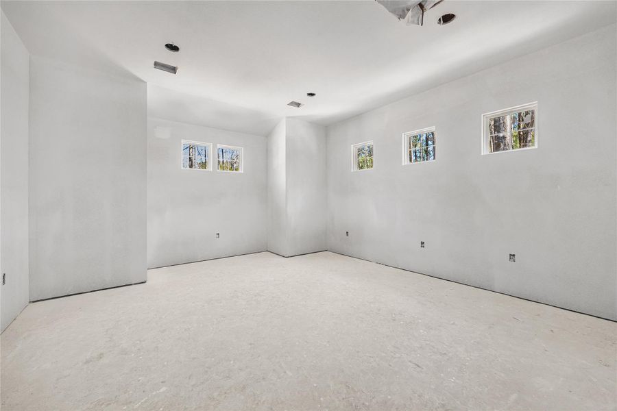 Spacious, unfurnished interior of a new home in , Waller (Image 4).