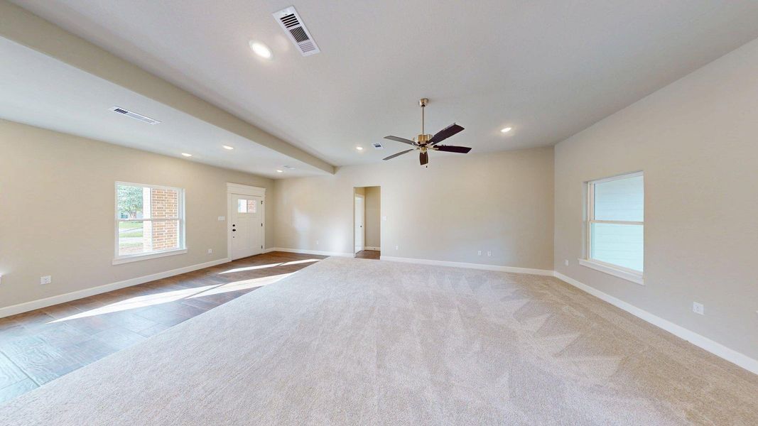 Spacious, unfurnished interior of a new home in , Lake Jackson (Image 18).