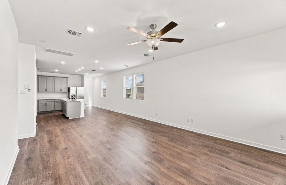 Spacious, unfurnished interior of a new home in Sonterra, Jarrell (Image 18).