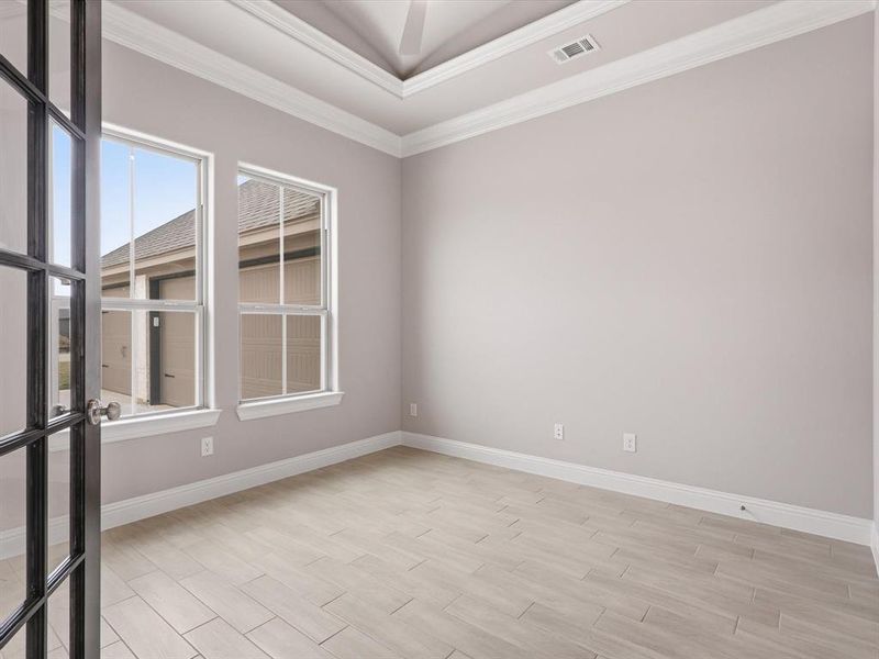 Spacious, unfurnished interior of a new home in , Granbury (Image 19).