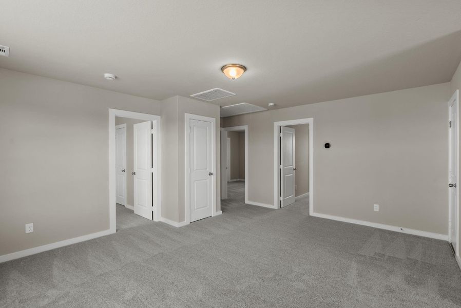 Spacious, unfurnished interior of a new home in Creekhaven, Rosharon (Image 25).