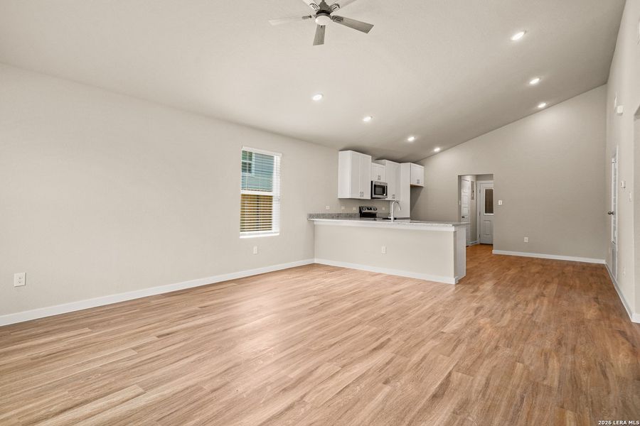 Spacious, unfurnished interior of a new home in , San Antonio (Image 10).