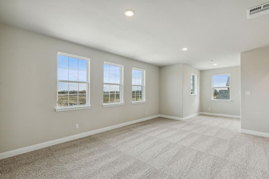 Spacious, unfurnished interior of a new home in Venetian, Weston (Image 15).