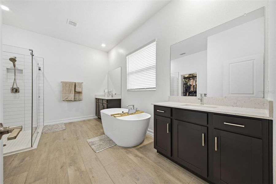 Furnished interior view inside a new home in , Land O' Lakes (Image 38).