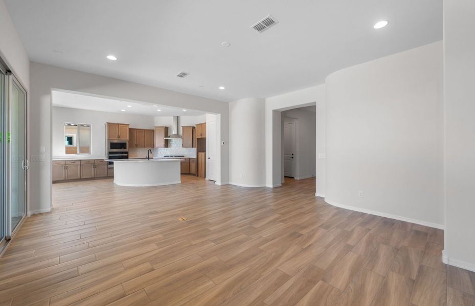 Spacious, unfurnished interior of a new home in Sun City Anthem at Merrill Ranch, Florence (Image 26). Spacious, unfurnished interior of a new home in Sun City Anthem at Merrill Ranch, Florence (Image 26).