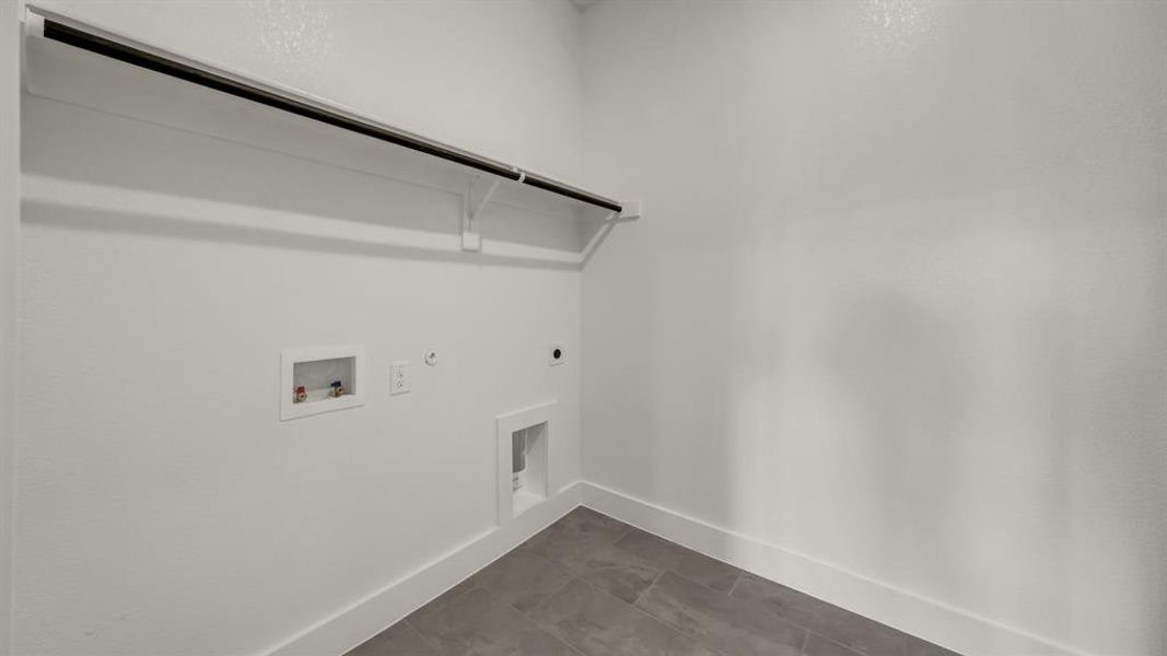 Spacious, unfurnished interior of a new home in Freeman Ranch, Weatherford (Image 19).