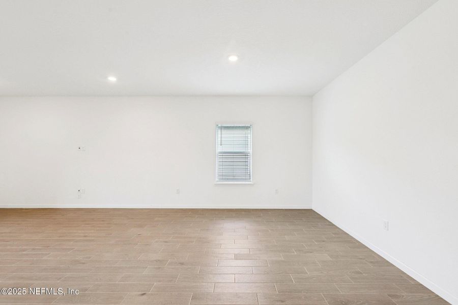 Spacious, unfurnished interior of a new home in , Green Cove Springs (Image 23).