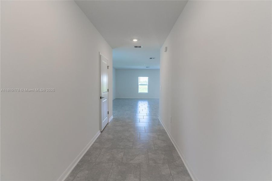 Spacious, unfurnished interior of a new home in Inman Groves, Winter Haven (Image 26). Spacious, unfurnished interior of a new home in Inman Groves, Winter Haven (Image 26).