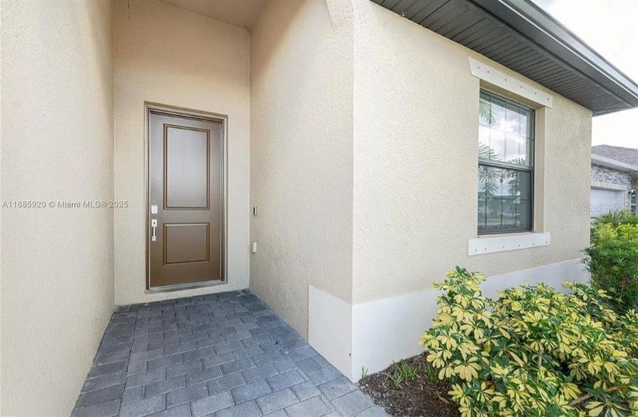 Exterior details and patio area of a home in , Port Charlotte (Image 20).