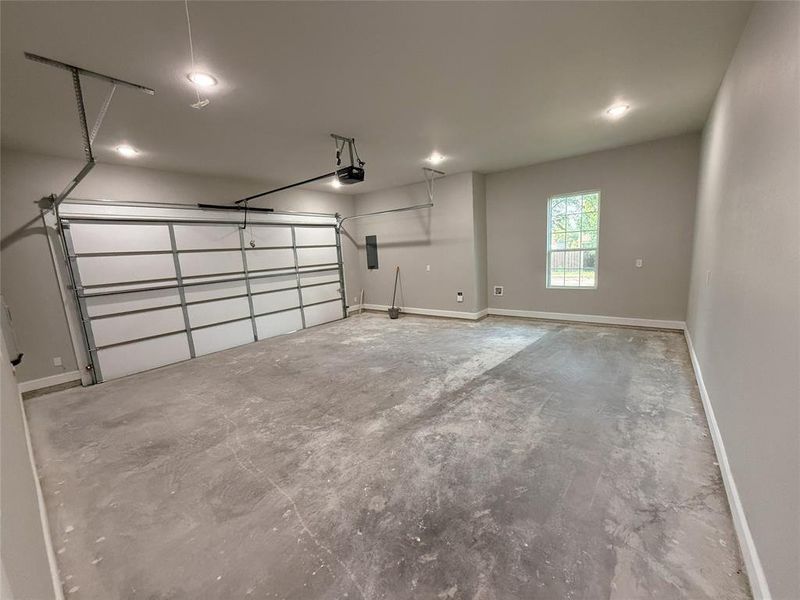 Spacious, unfurnished interior of a new home in , Bonham (Image 10).