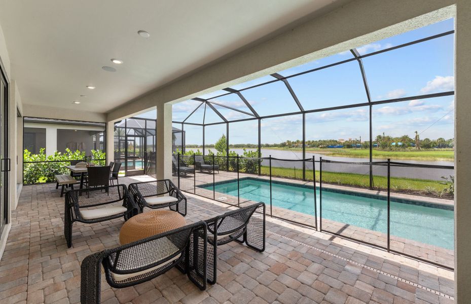 Covered lanai with screened-in pool