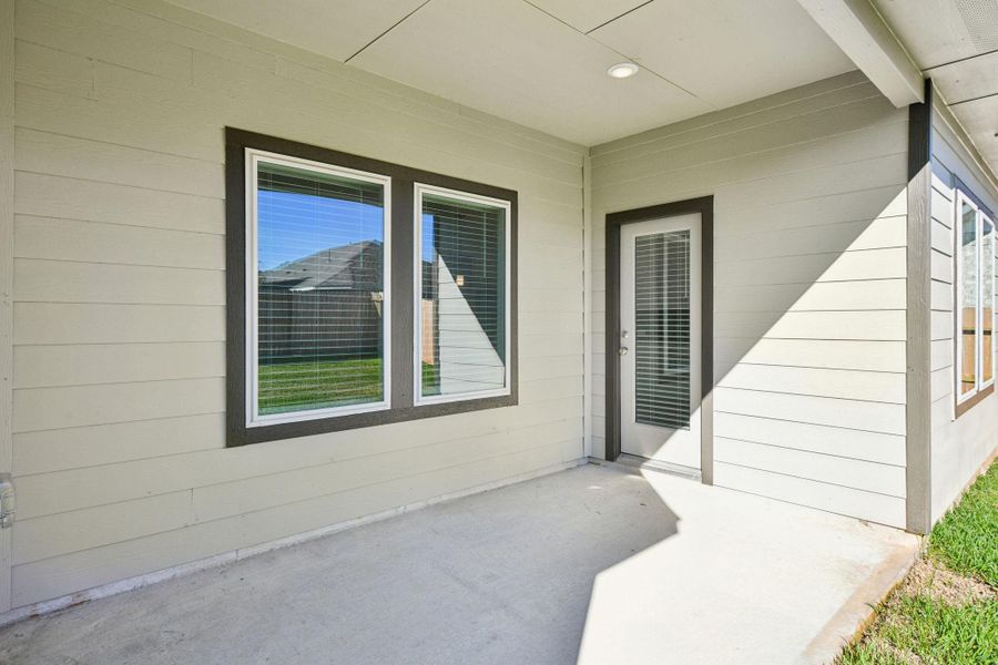 Exterior details and patio area of a home in Stewart's Ranch, Conroe (Image 2). Exterior details and patio area of a home in Stewart's Ranch, Conroe (Image 2).