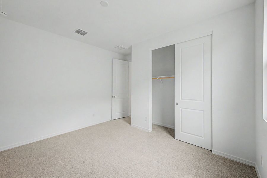 Spacious, unfurnished interior of a new home in White Tank Vistas, Waddell (Image 15).