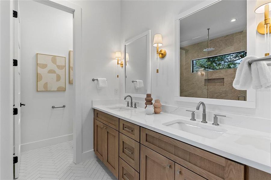 Furnished interior view inside a new home in , Orlando (Image 5).