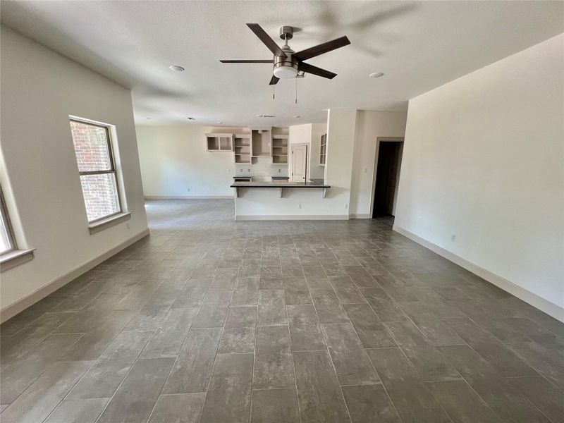 Spacious, unfurnished interior of a new home in , Angleton (Image 11).