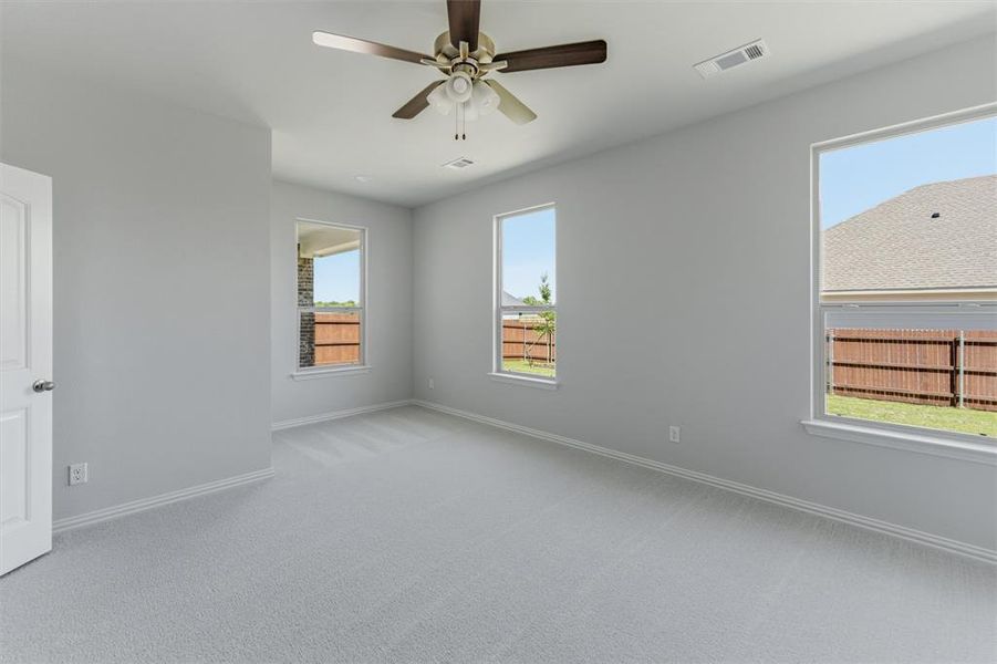 Unfurnished room featuring a ceiling fan and light carpet