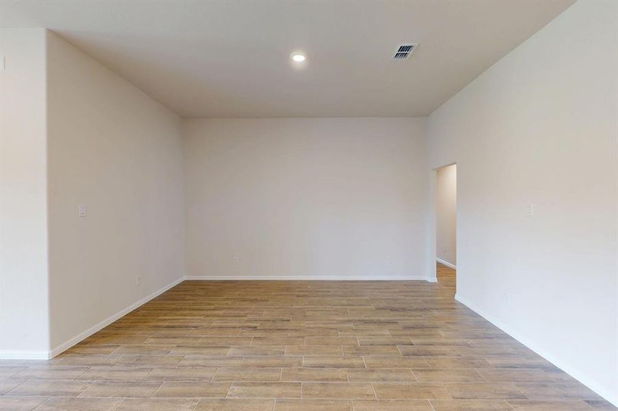 Spacious, unfurnished interior of a new home in Kings Way, Denton (Image 15).