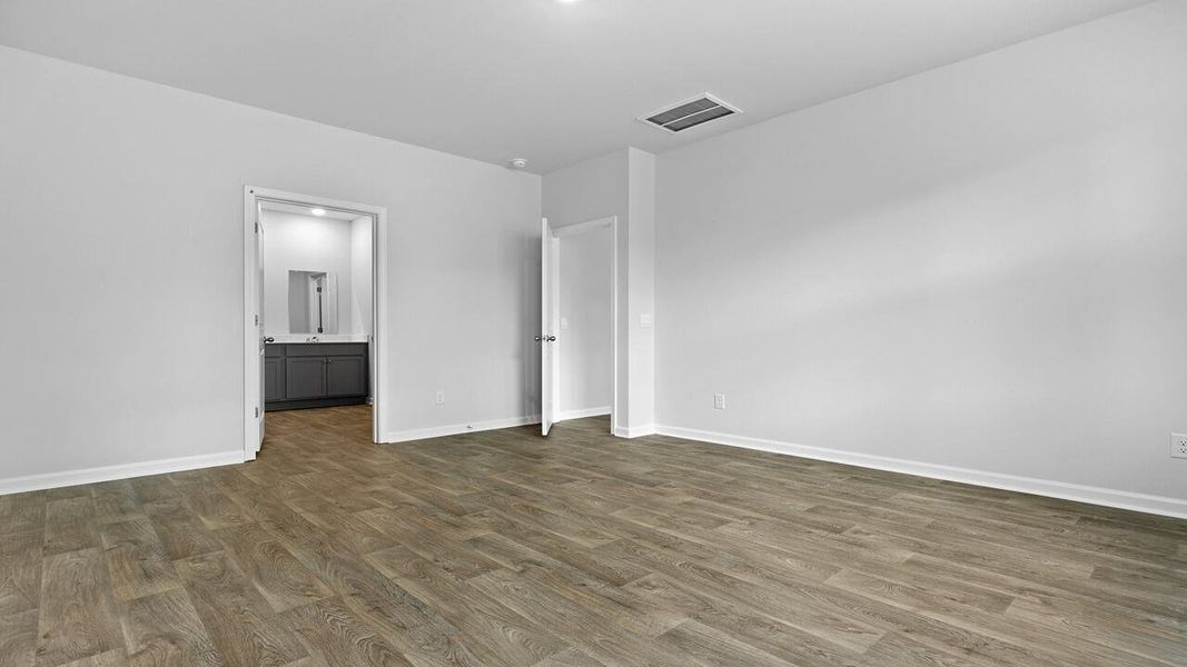 Spacious, unfurnished interior of a new home in Lakeview at Kitfield, Moncks Corner (Image 21).