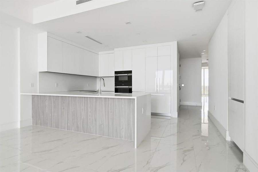 220-LAKESHORE-DRIVE-804-33403-023 220-LAKESHORE-DRIVE-804-33403-023