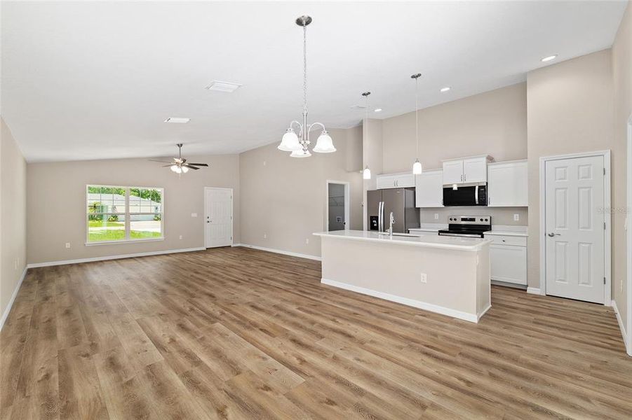 Spacious, unfurnished interior of a new home in , Dunnellon (Image 25).