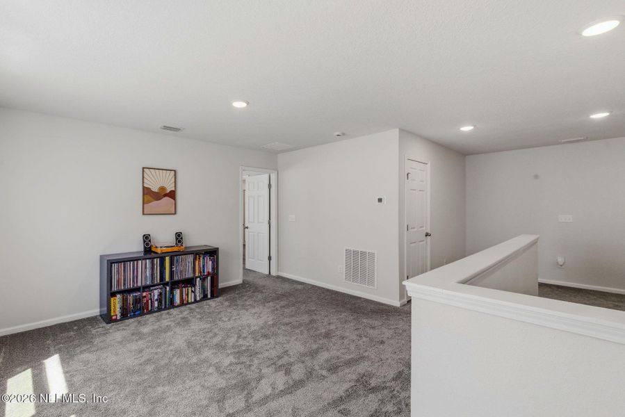 Spacious, unfurnished interior of a new home in , Jacksonville (Image 21).