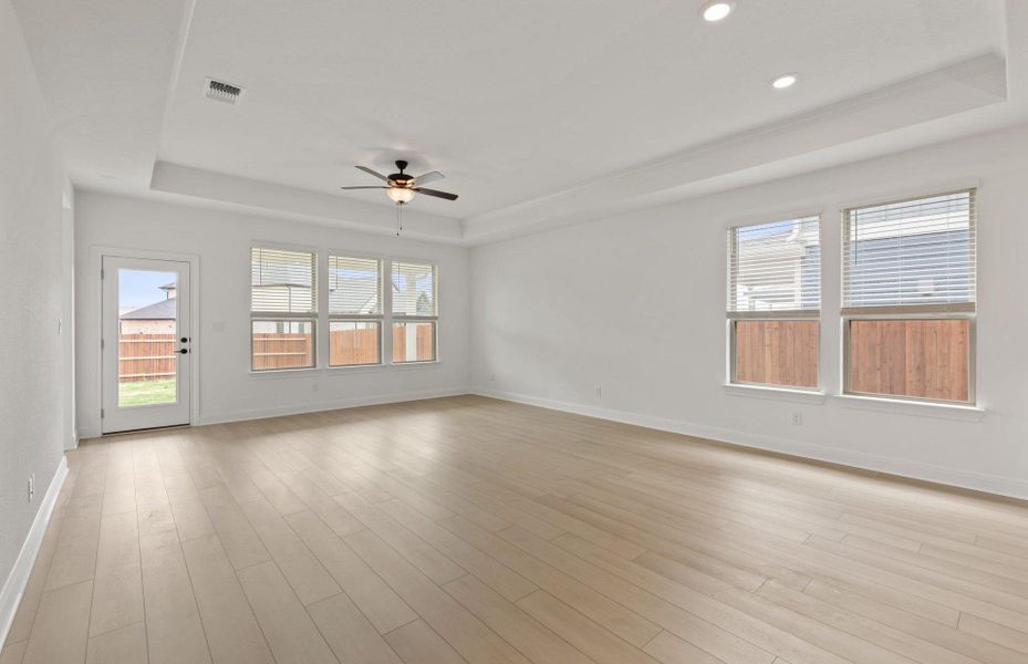 Spacious, unfurnished interior of a new home in Santa Rita Ranch, Liberty Hill (Image 14).