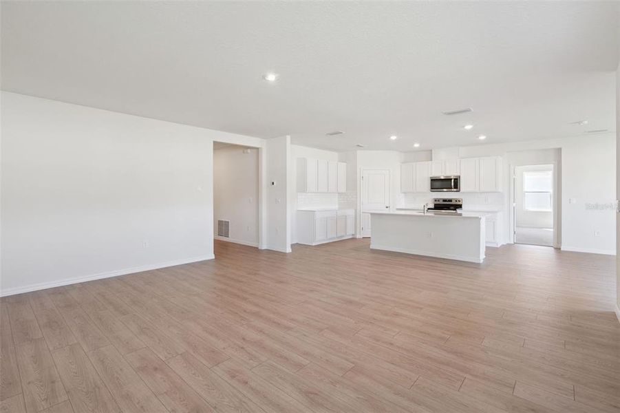 Spacious, unfurnished interior of a new home in Fountain View, Ormond Beach (Image 13).