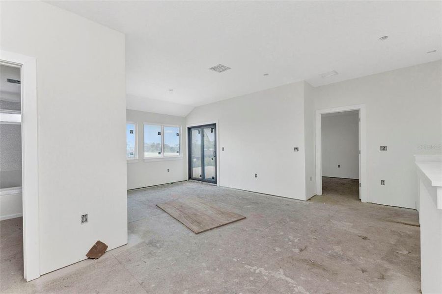 Spacious, unfurnished interior of a new home in , Port Charlotte (Image 12).