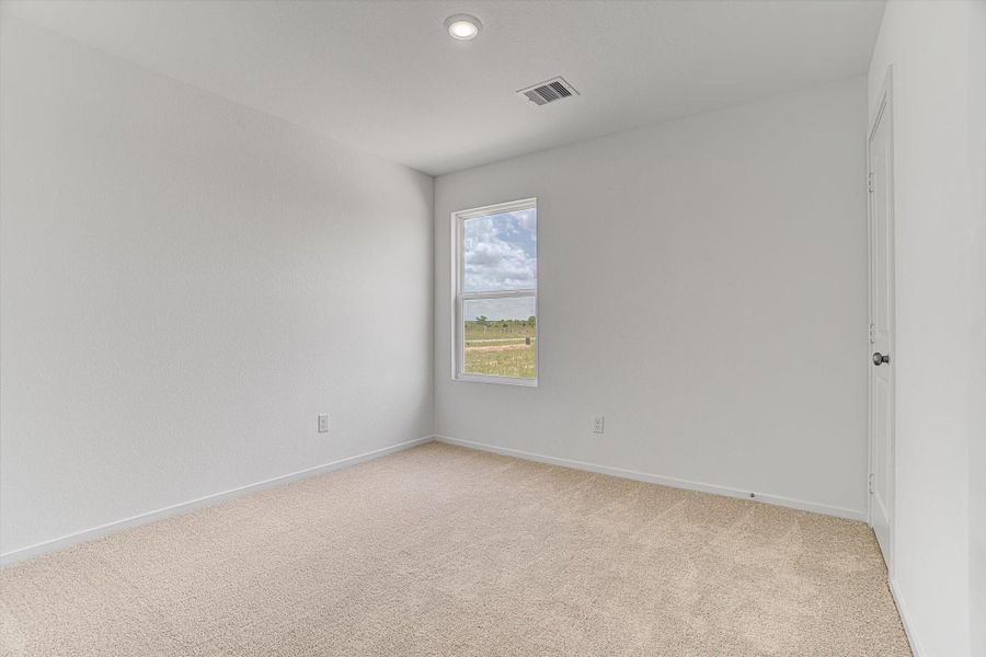 Spacious, unfurnished interior of a new home in Santa Fe Village, Cleveland (Image 30).