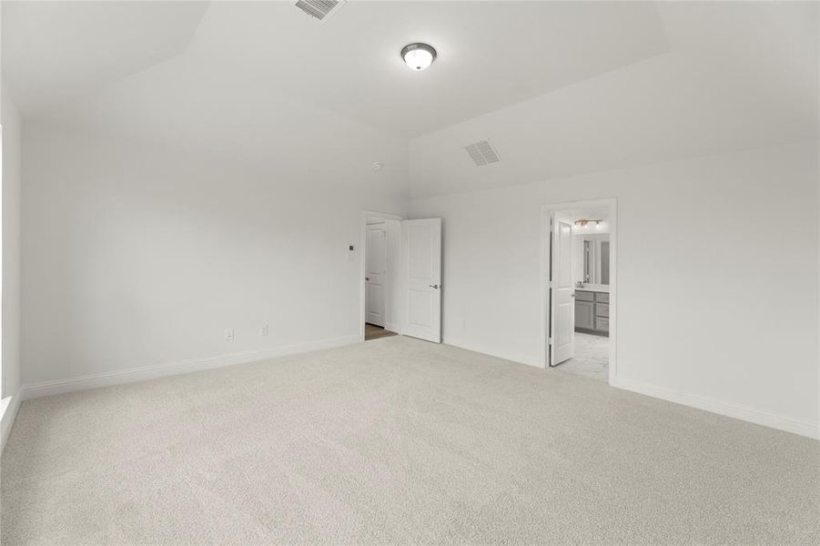 Spacious, unfurnished interior of a new home in Walden Pond, Forney (Image 31).