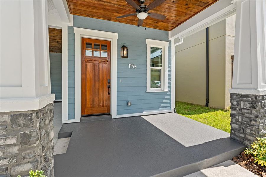 Exterior details and patio area of a home in , Tampa (Image 4).