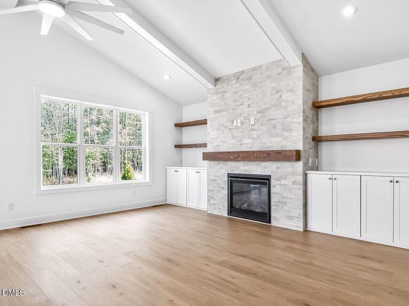 007-1280x960-living-room