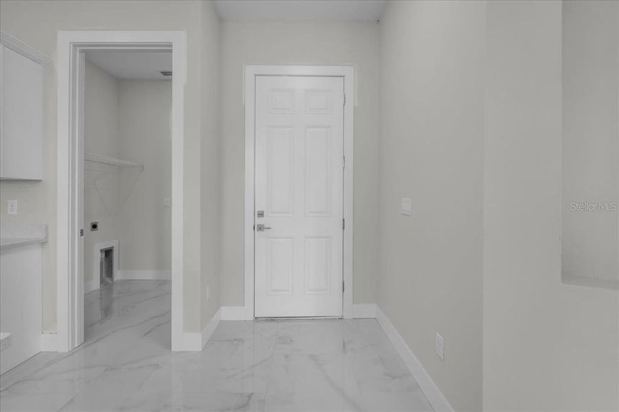 Spacious, unfurnished interior of a new home in , Lehigh Acres (Image 23).