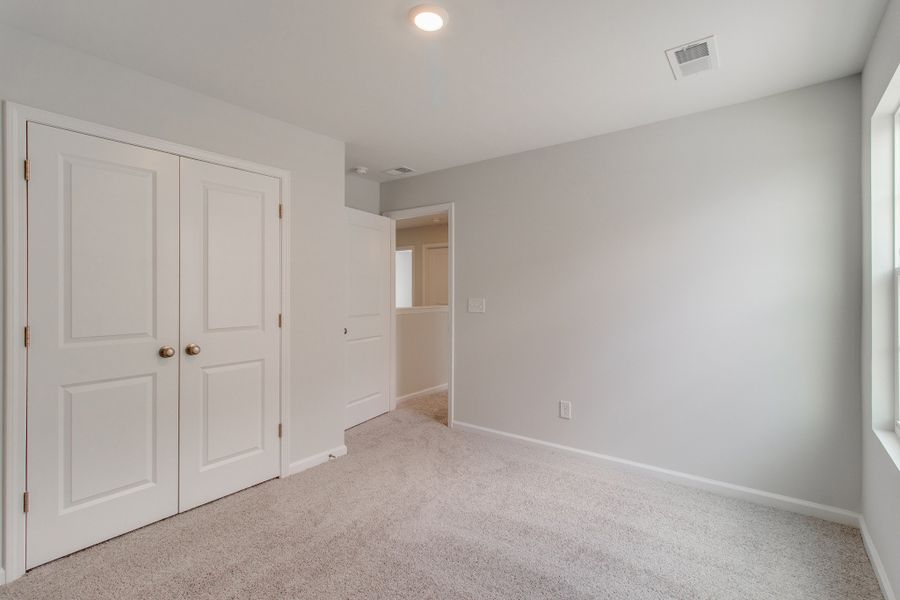 Spacious, unfurnished interior of a new home in Ellington, Elgin (Image 31).