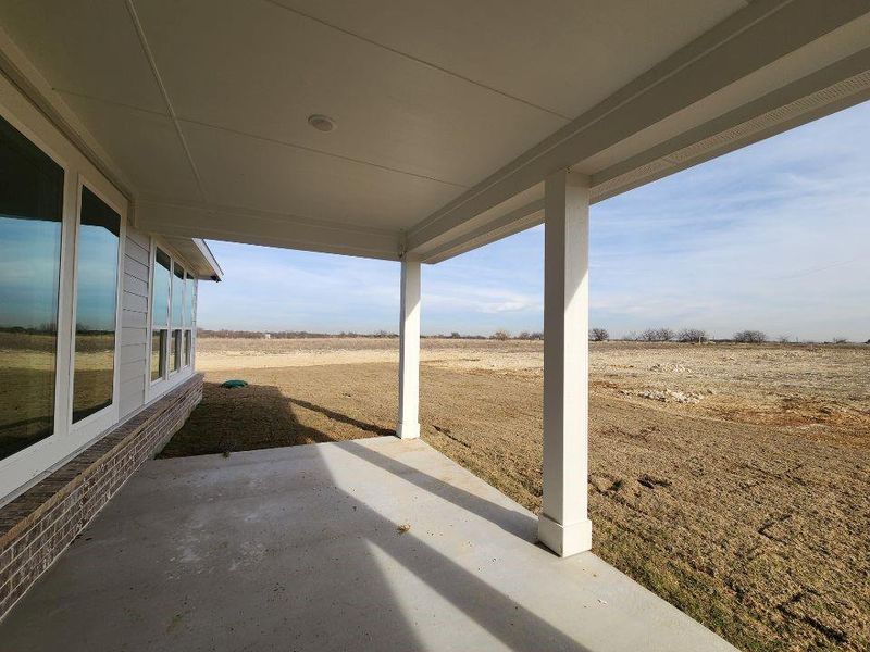 Exterior details and patio area of a home in Rocky Top, Krum (Image 3).