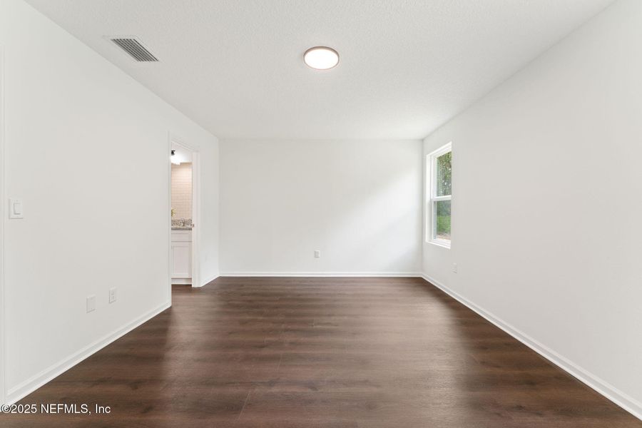 Spacious, unfurnished interior of a new home in , Green Cove Springs (Image 53).
