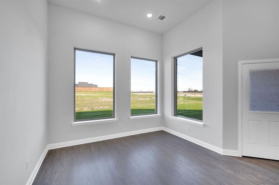 Spacious, unfurnished interior of a new home in , Waxahachie (Image 24).