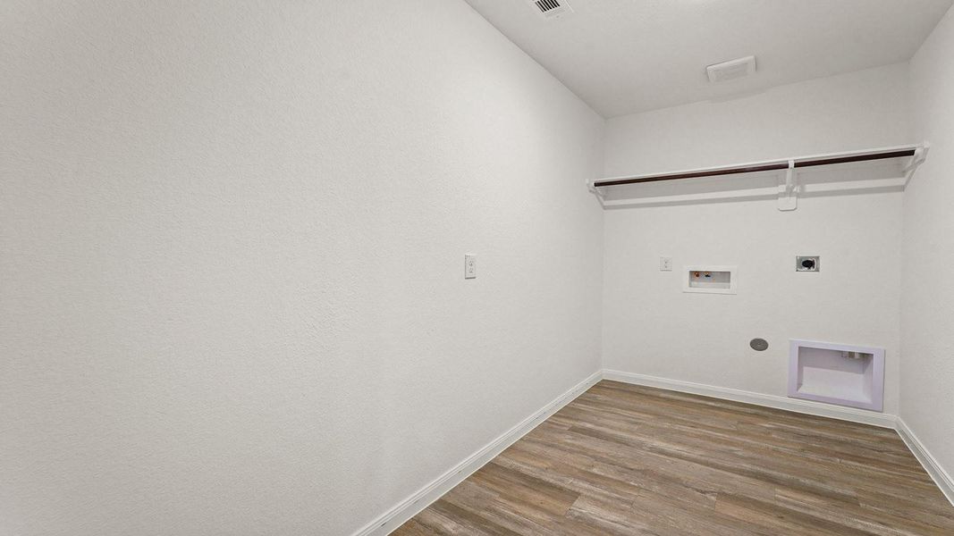 Spacious, unfurnished interior of a new home in McCrorey Trails, Conroe (Image 11).