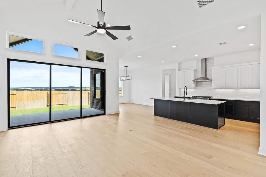 Spacious, unfurnished interior of a new home in Lariat - 70', Liberty Hill (Image 15).