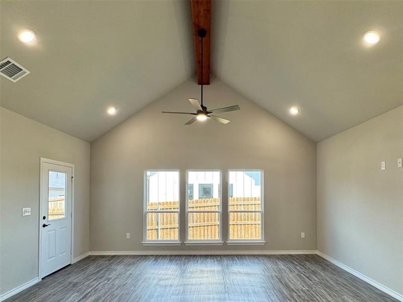 Spacious, unfurnished interior of a new home in , Mabank (Image 11).