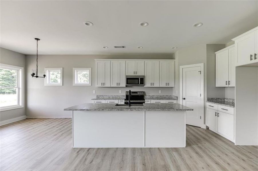Furnished interior view inside a new home in , Hartwell (Image 5).